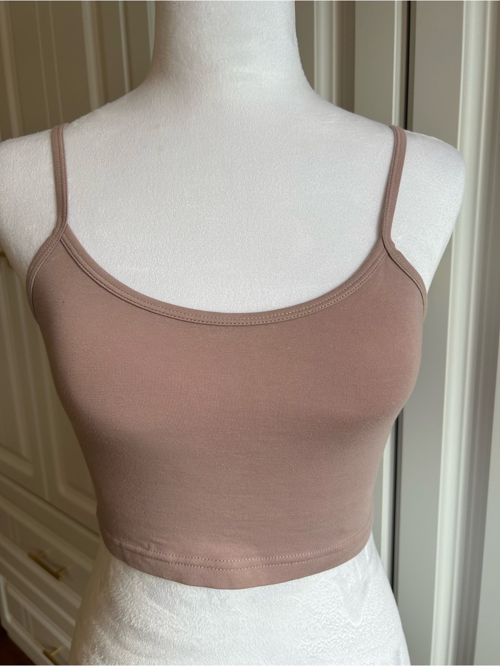 TNA Slim Fit Crop Cami in Dusty Rose